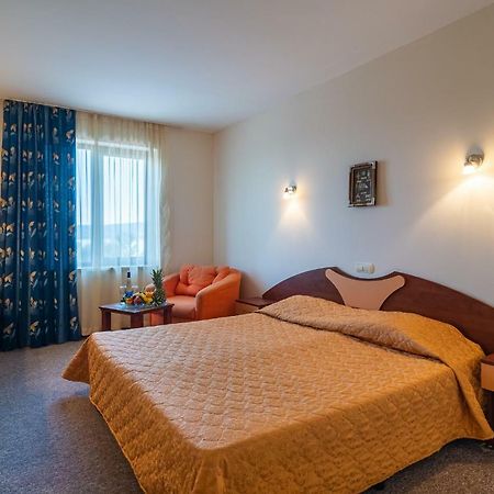Adamo Hotel Varna Exterior photo