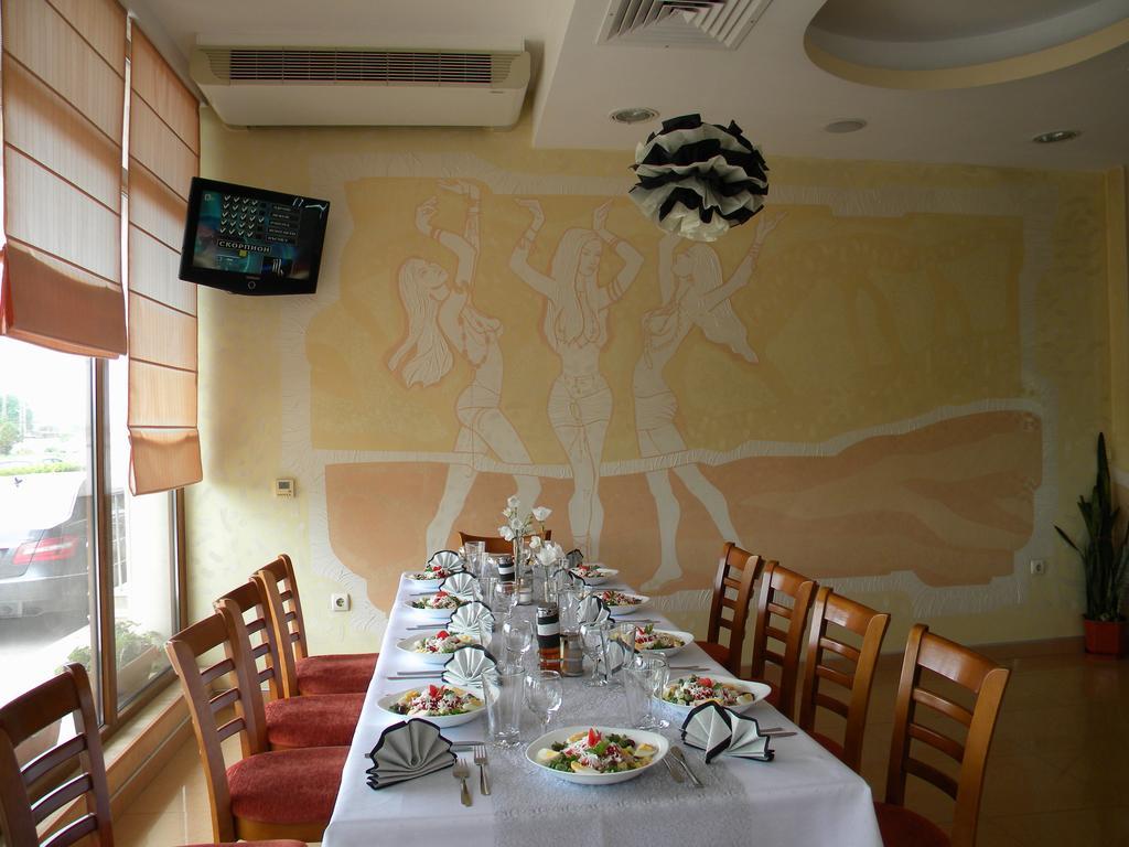 Adamo Hotel Varna Exterior photo