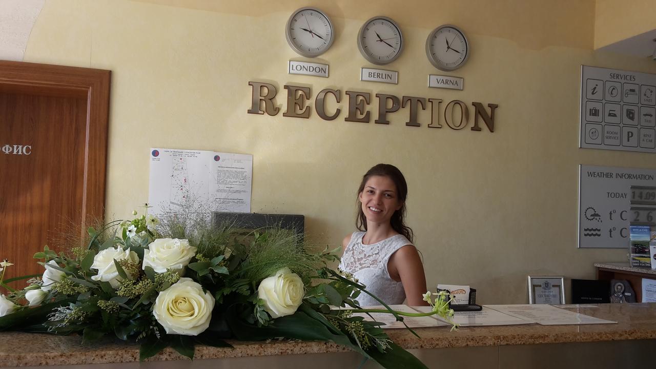 Adamo Hotel Varna Exterior photo