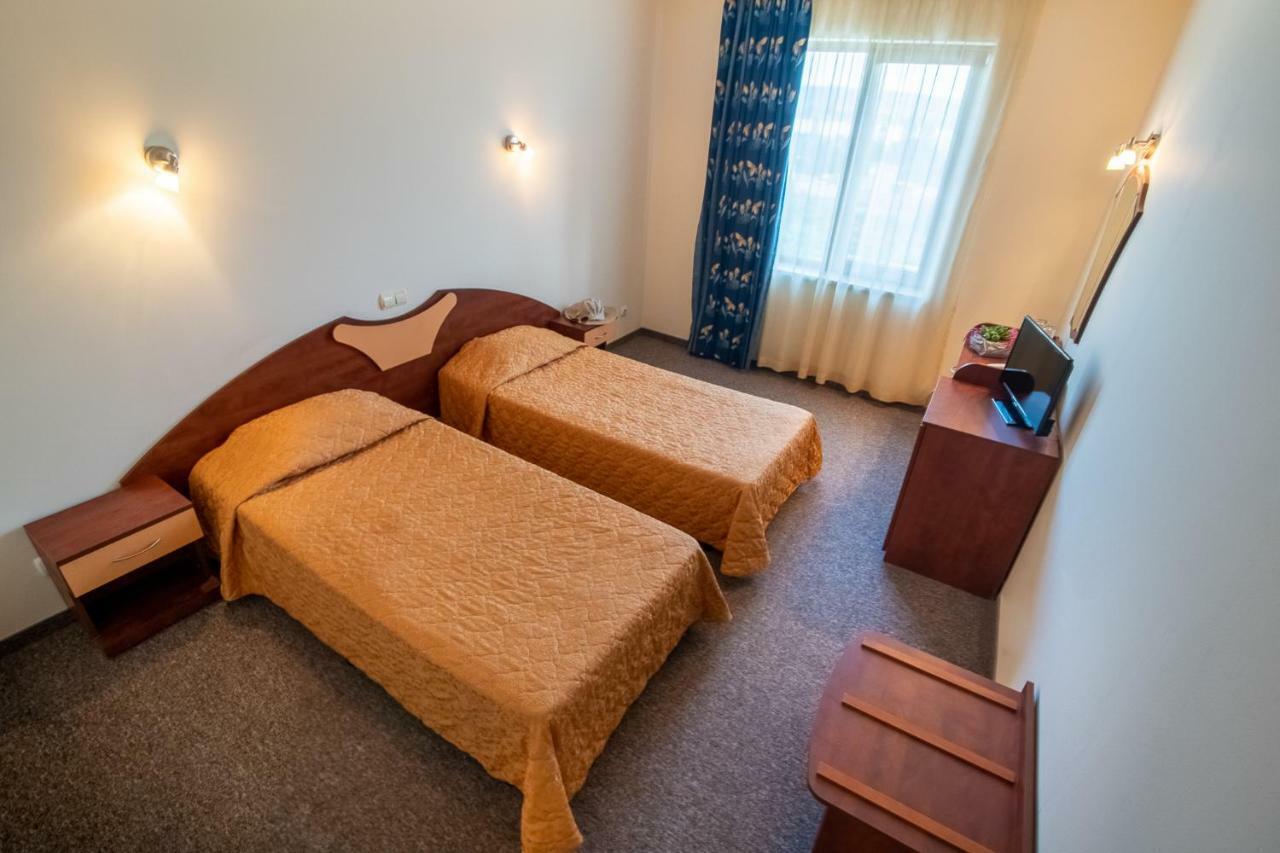 Adamo Hotel Varna Exterior photo
