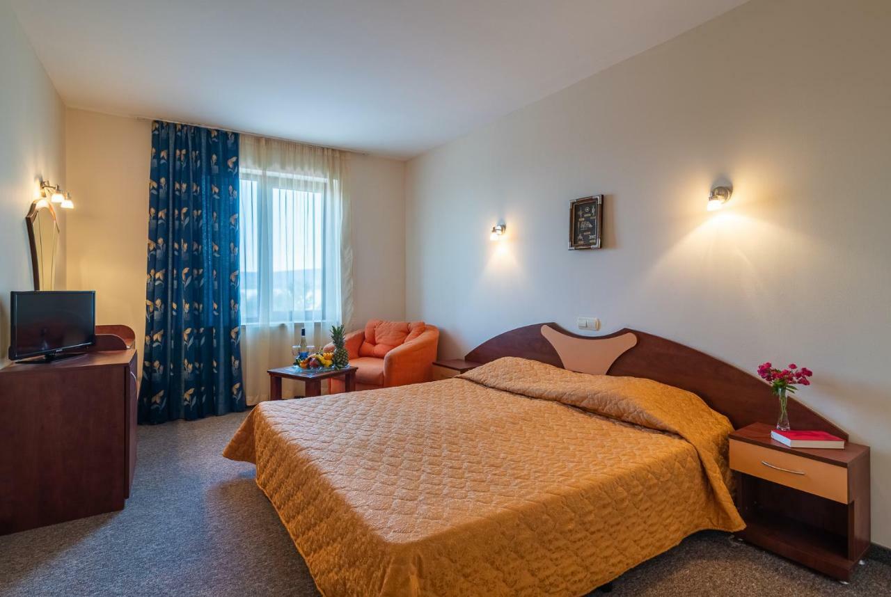 Adamo Hotel Varna Exterior photo