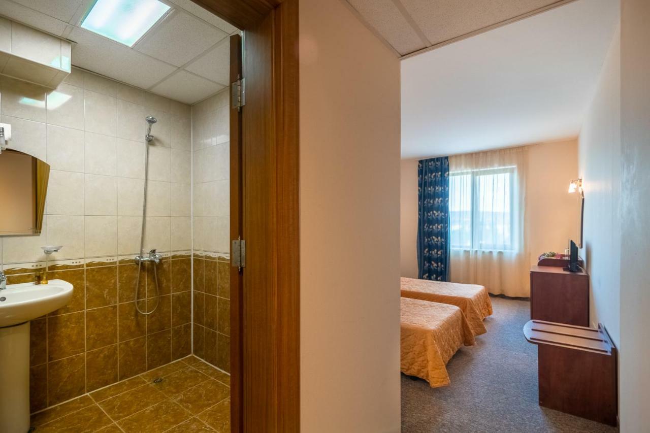 Adamo Hotel Varna Exterior photo